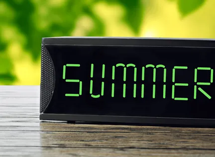 Slecht slapen door de zomertijd? Zo kun je dat voorkomen!