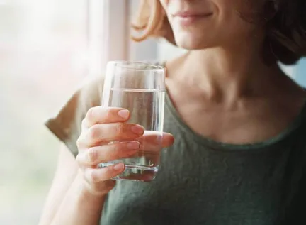 5 bonnes raisons de boire de l’eau au réveil