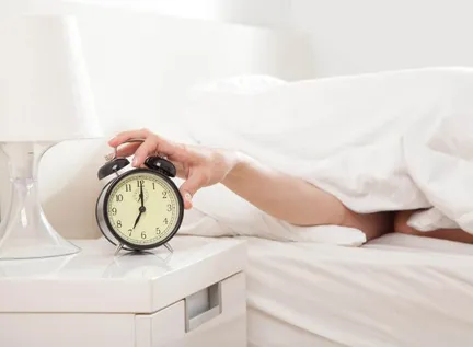 Warum sollten Sie sich Snoozen abgewöhnen? 6 Tipps für einfacheres Aufstehen